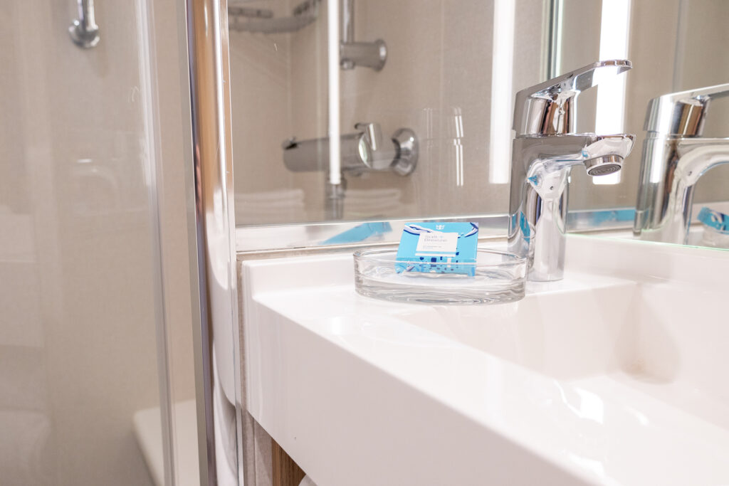 Family Infinite Ocean View Balcony Bathroom